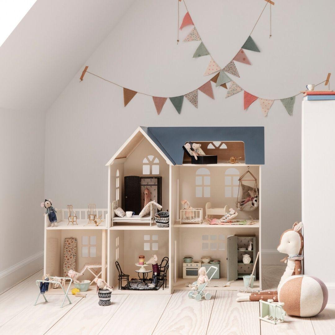 Houses and Furnishings