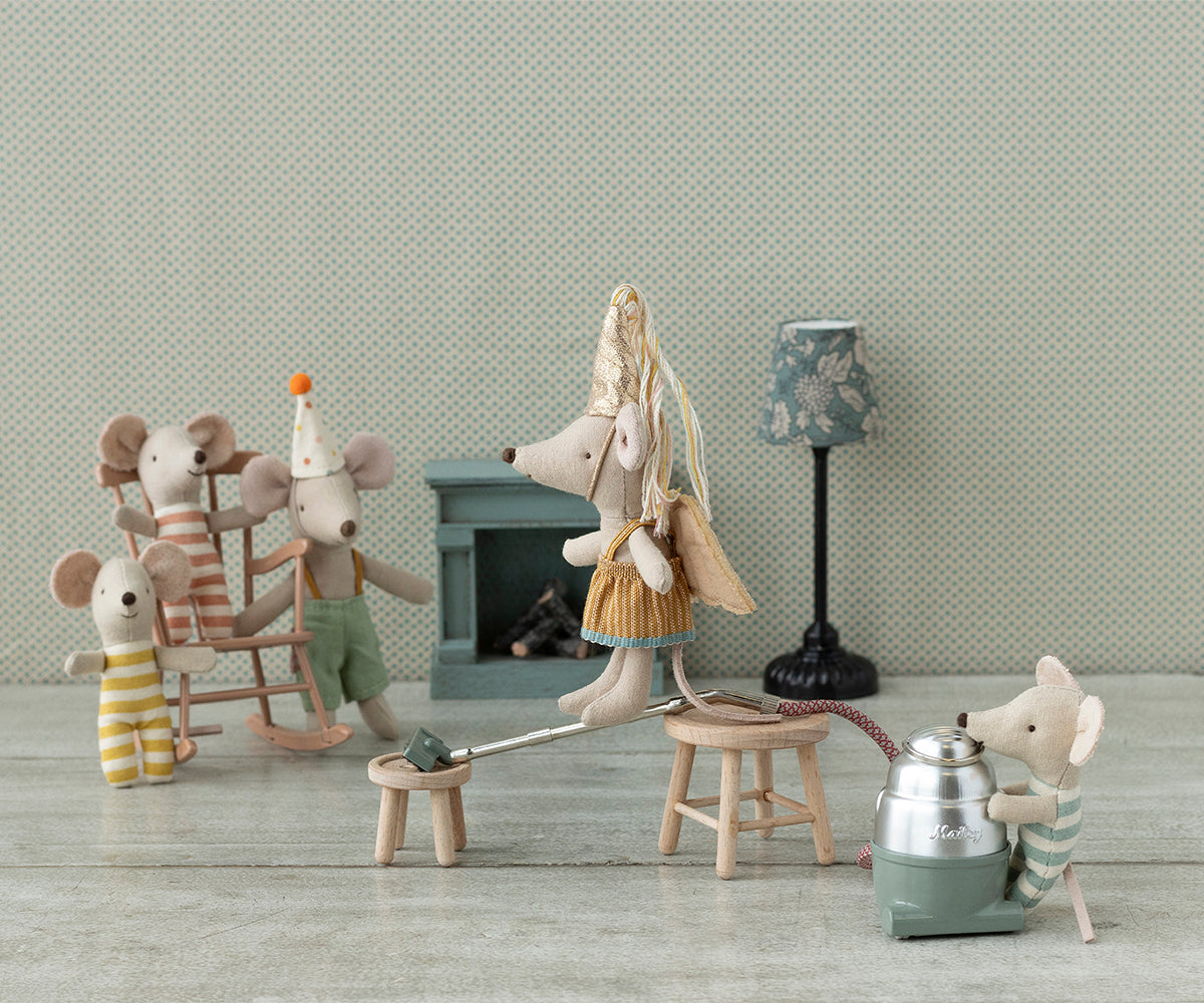 Table and stool set, Mouse