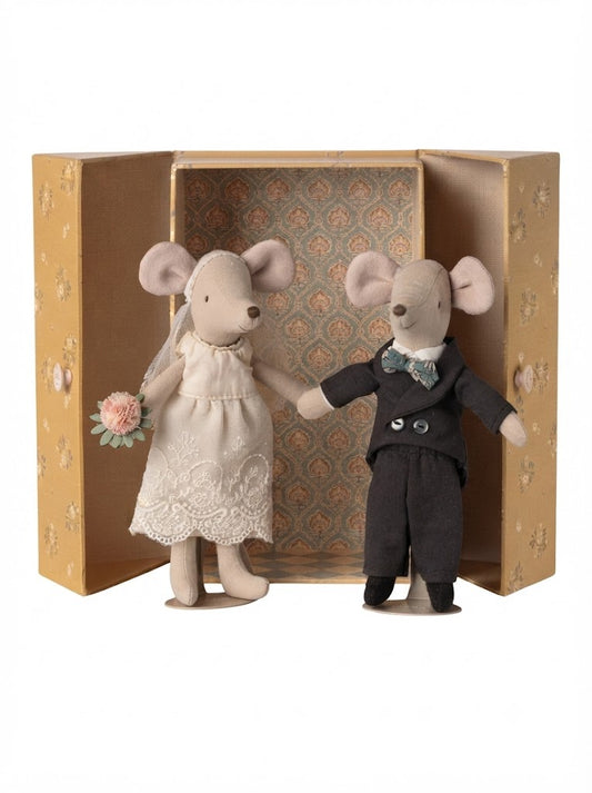 Wedding Mice couple in box.  Mum and dad