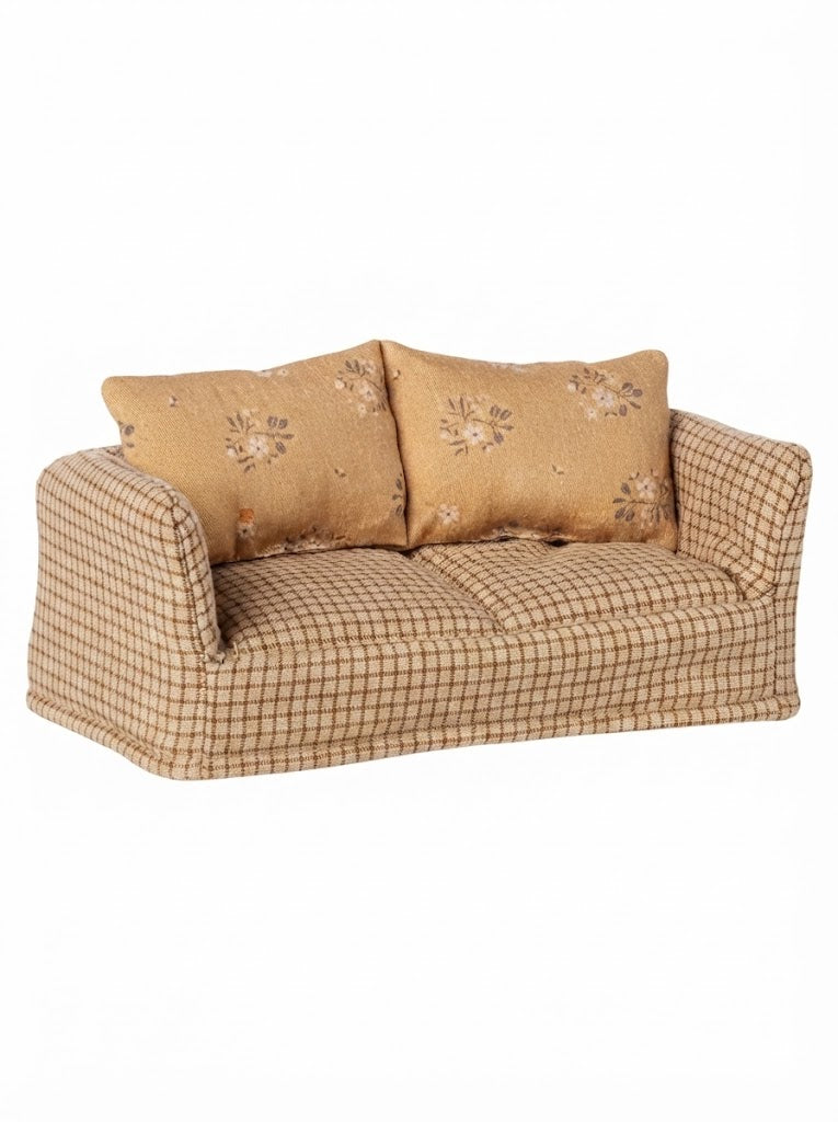 Couch, Mouse - Mable