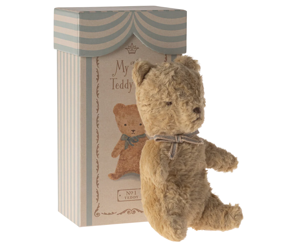 My first teddy - Sand